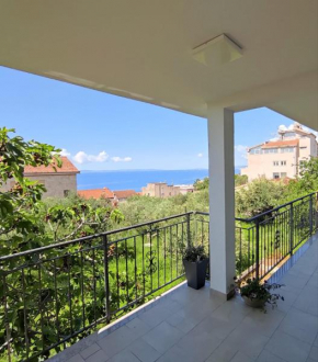 House Silva, Podstrana